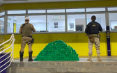 Ação conjunta da PRF e PMRv apreende cerca de 150 kg de maconha no Oeste