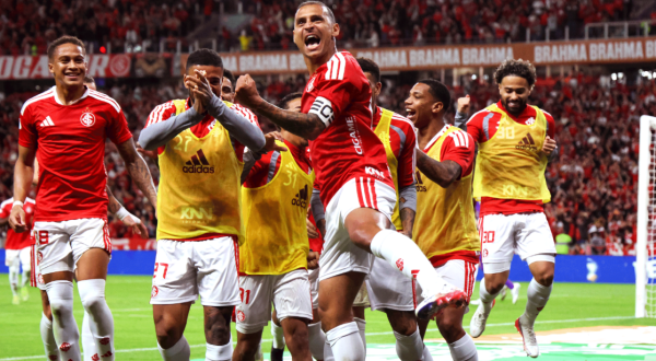 Internacional vence o Corinthians e abre vantagem nas oitavas da Copa do Brasil