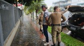 Homem é preso logo após tentar estuprar mulher e roubar telefone celular