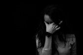 Agosto Lilás: além da física, veja outras formas de agressão contra mulheres e como agir