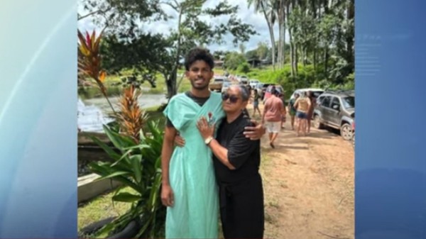Filho mata mãe a facadas horas após ser batizado na igreja