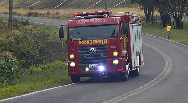 Princípio de incêndio é registrado em carreta nas proximidades do trevo de acesso a Salgado Filho