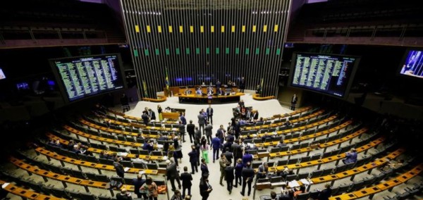 Câmara aprova texto-base da minirreforma eleitoral