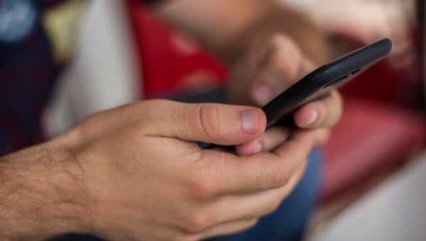 Homem perde R$ 1,8 mil em golpe após mensagens falsas sobre audiência judicial