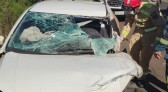 Colisão lateral deixa motorista preso às ferragens
