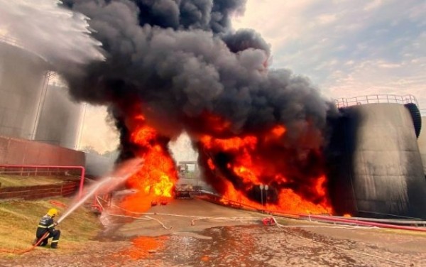 Os três tanques cheios de gasolina podem explodir? bombeiros explicam riscos