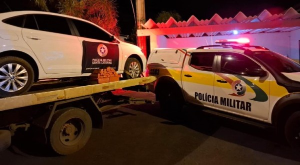 Mais de 17 quilos de maconha são apreendidos após fuga de veículo