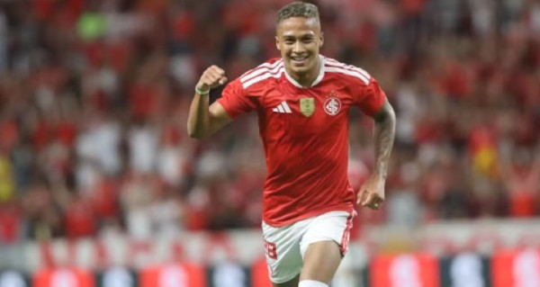 Internacional goleia Ypiranga e vai à final do Gauchão com show de Vitinho