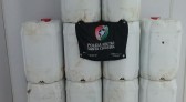Policial militar suspeita de veículo e apreende galões de agrotóxico