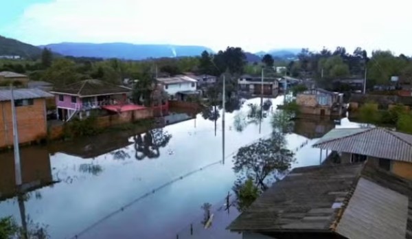 Chuvas e enchentes aumentam risco de leptospirose; saiba como se proteger