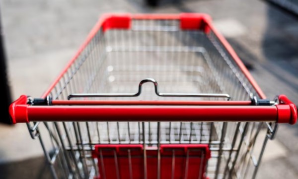 Homem é preso em flagrante por furto de bebida em supermercado no centro