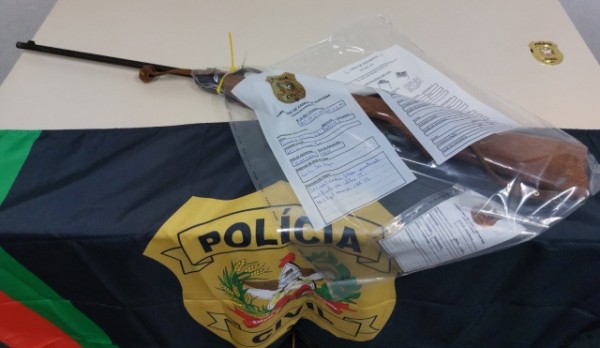 Homem é preso por posse irregular de arma de fogo