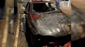 Automóvel fica destruído após ser consumido pelo fogo