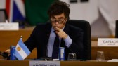 Milei restringe imigração e permanência de estrangeiros na Argentina