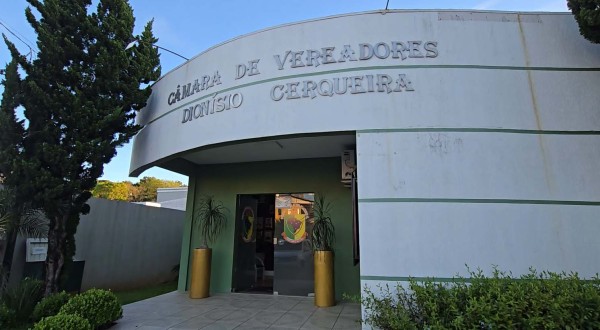 Câmara de Vereadores apresenta projetos sobre orçamento e circulação de veículos elétricos