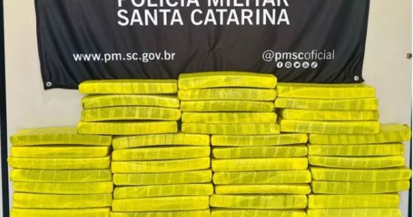 Policiais encontram 31,6 kg de maconha durante fiscalização em SC
