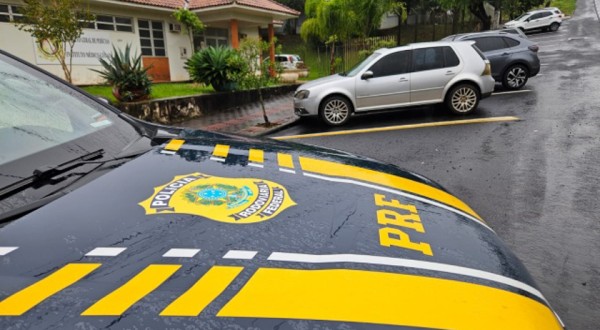Homem é preso por furtar o próprio carro