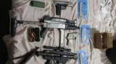Arsenal de armas de fabricação caseira e drogas são apreendidas