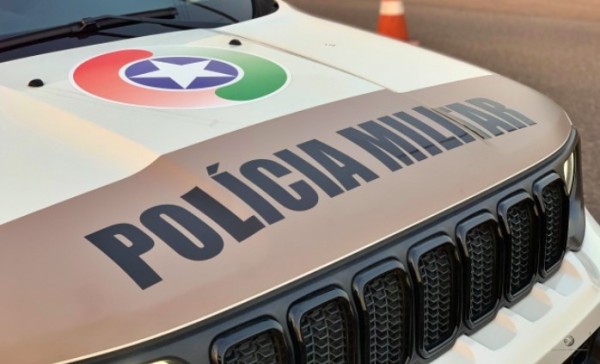 Motociclista se fere após colisão com carro