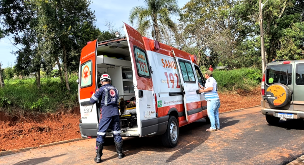 Homem sofre queda de moto no bairro Princesa Isabel e é socorrido pelo SAMU