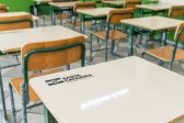 Novas mesas e cadeiras são entregues para escolas estaduais em SC