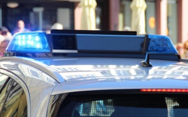Mulher é esfaqueada e homem é preso por tentativa de feminicídio