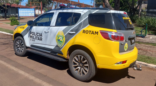 Homem furta porta do lixeiro para trocar por drogas e acaba preso PM