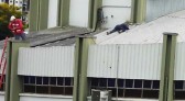 Homem sobe em telhado e dorme no Oeste de SC