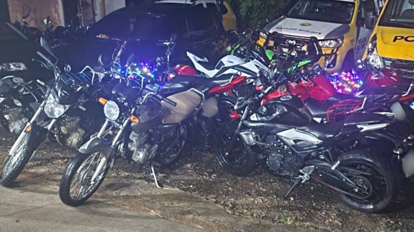 Operação de trânsito resulta na apreensão de motos, veículos e dois menores de idade