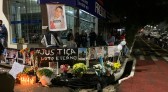 Amigos e familiares de jovem que morreu em acidente realizam manifestação