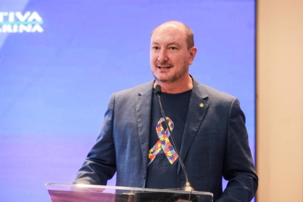 Deputado celebra 50 mil carteirinhas do autista emitidas em SC