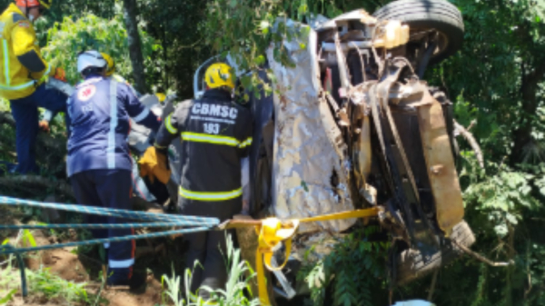 Acidente em Maravilha deixa uma vítima fatal e três feridos neste sábado (28)
