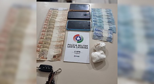 Em menos de 10 horas, duas apreensões de drogas acontecem na mesma rua em Chapecó