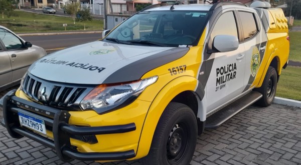 Filho agride a mãe, PM é chamada, mas ele foge pulando barranco e cerca de arame farpado