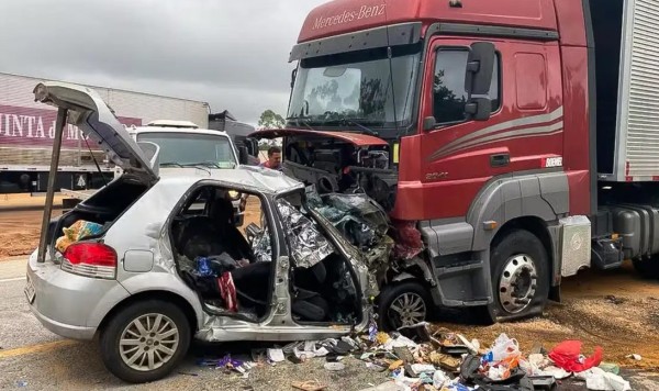 Seis pessoas da mesma família morrem em acidente na BR-251 em MG