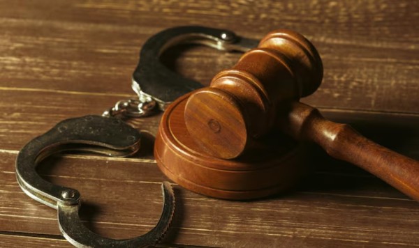 Polícia militar cumpre mandado de prisão em passe clandestino