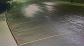 Ladrão é flagrado furtando automóvel em noite chuvosa nas cidades gêmeas