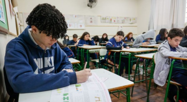 97% dos professores da rede estadual de ensino comparecem ao trabalho nesta quarta-feira