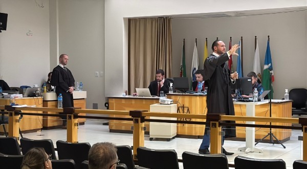 Após 9 anos do crime, homem é condenado e outro absolvido em tribunal do júri