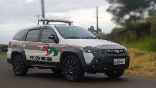 Homem Destrói Patrimônio Público