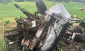 Motorista fica preso às ferragens após sair da pista e capotar caminhão na BR-158