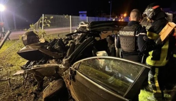 Quatro brasileiros morrem em grave acidente; Autoridades revelam que velocímetro travou em 180 km/h