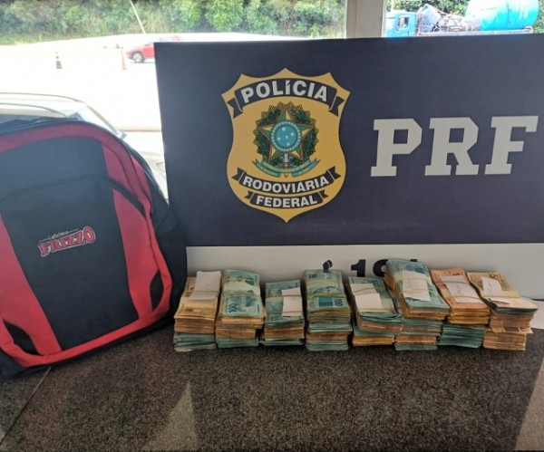 PRF localiza R$ 192 mil em dinheiro sem procedência na BR-282