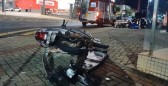 Homem fica ferido após colisão envolvendo carro e motocicleta