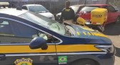 Falsa motocicleta dos correios é apreendida com quase 70 quilos de maconha