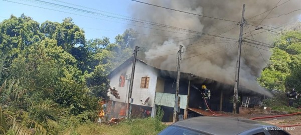 Incêndio criminoso atinge duas residências no Bairro Estrela