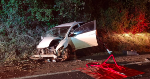 Grave acidente de trânsito entre três veículos deixa uma pessoa gravemente ferida na BR-282