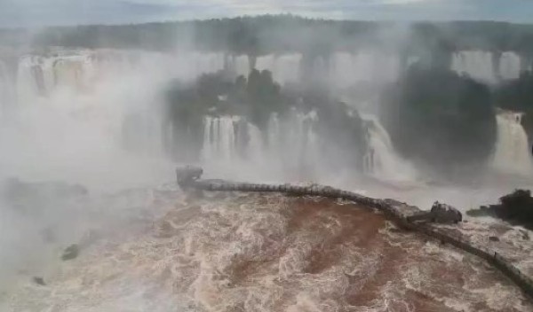 Após 24 milhões de l/s, Parque do Iguaçu espera receber 25 mil visitantes no Feriadão