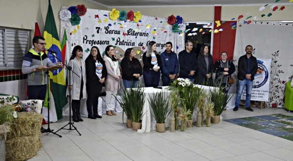 Escola Irineu Bornhausen realiza 7º Sarau Literário