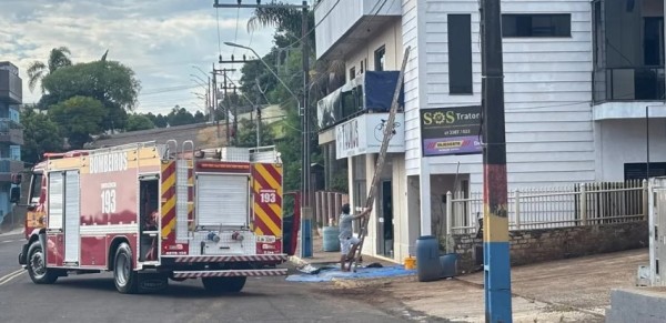 Homem tem 20% do corpo queimado ao levar choque em rede elétrica
